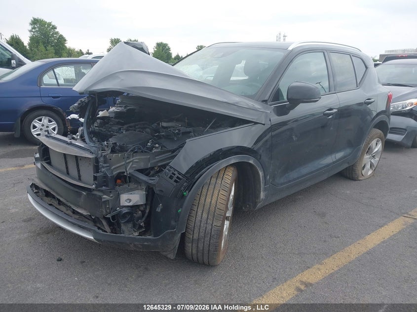 2021 Volvo XC40, All Over, IAAI, VIN YV4162UKXM2537766 — photo 2