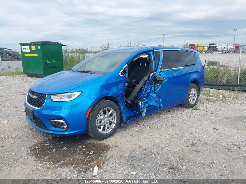 2026 Chrysler Pacifica, Left Side, IAAI, VIN 2C4RC1BG0TR211109 — photo 2