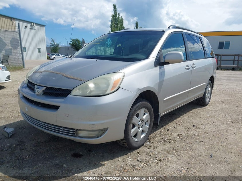 2004 Toyota Sienna, Front, IAAI, VIN 5TDZA23C94S006565 — photo 2