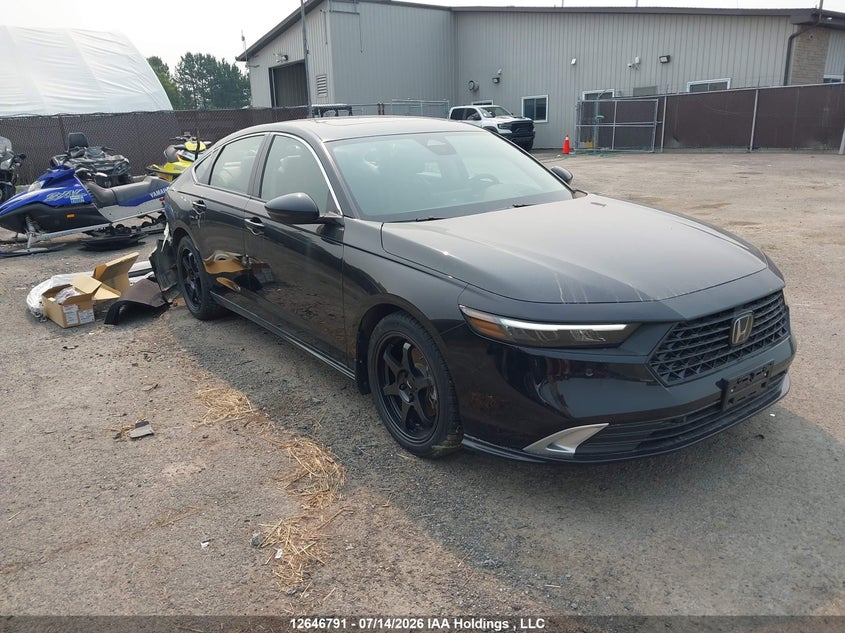 2024 Honda Accord Hybrid Touring, Удар сзади, IAAI, VIN 1HGCY2F82RA801536