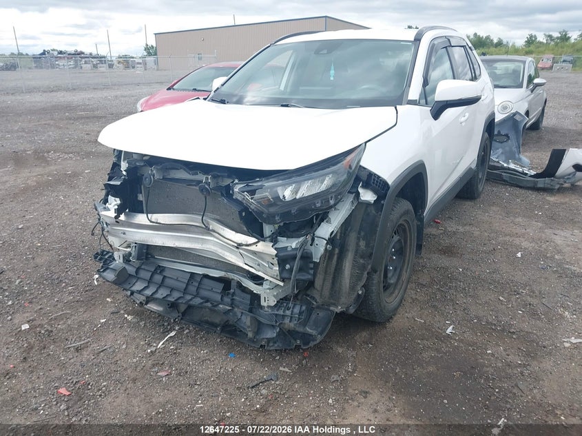 2021 Toyota RAV 4, Front, IAAI, VIN 2T3B1RFV5MC219245 — photo 2