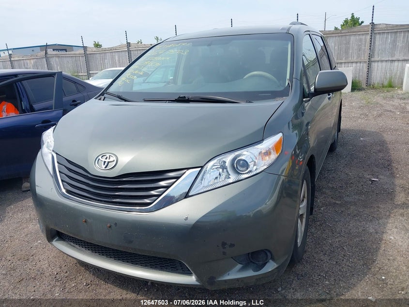 2011 Toyota Sienna, Удар сзади, IAAI, VIN 5TDKK3DC1BS089571 — фото 2