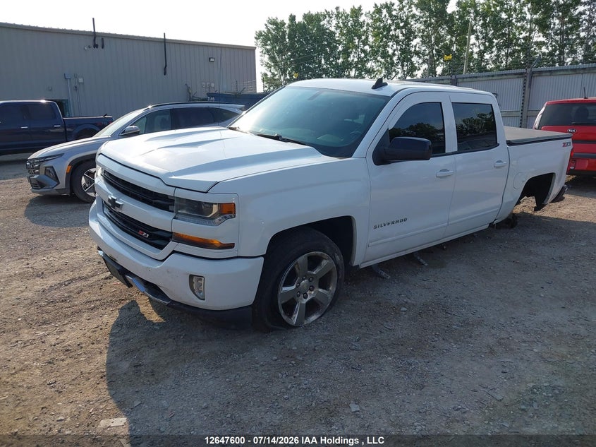 2017 Chevrolet Silverado, Правый бок, IAAI, VIN 3GCUKREC0HG219843 — фото 2