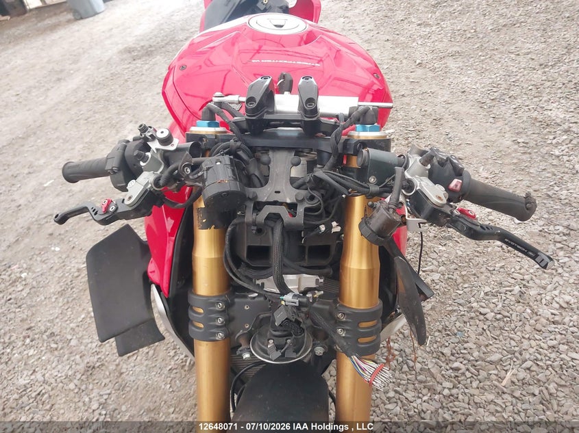 2021 Ducati Streetfighter V4/V4S VIN: ZDMFAKNW5MB006388 Lot: 12648071