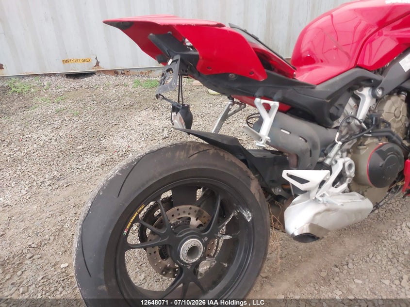2021 Ducati Streetfighter V4/V4S VIN: ZDMFAKNW5MB006388 Lot: 12648071