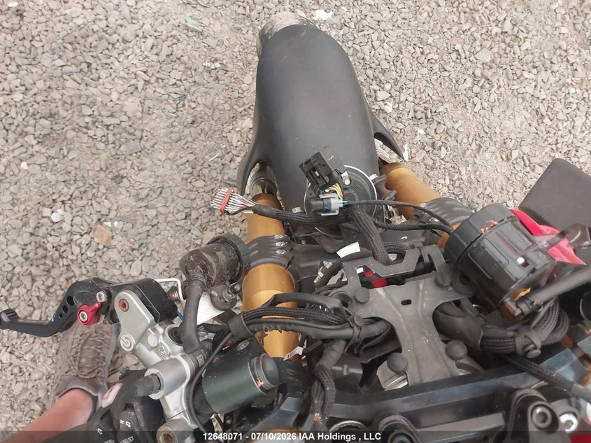 2021 Ducati Streetfighter V4/V4S VIN: ZDMFAKNW5MB006388 Lot: 12648071