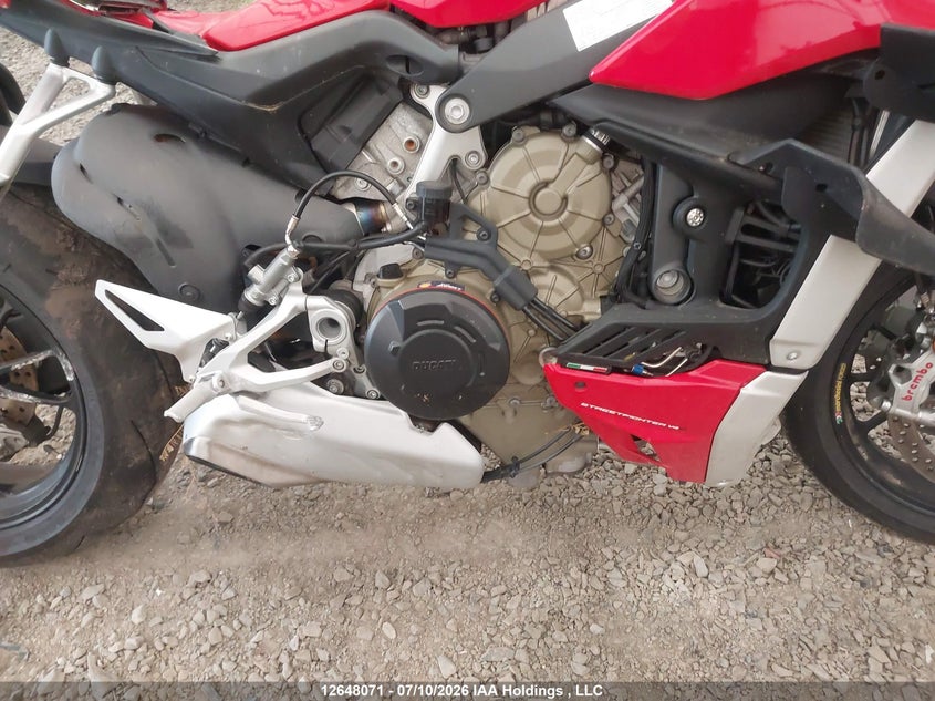 2021 Ducati Streetfighter V4/V4S VIN: ZDMFAKNW5MB006388 Lot: 12648071