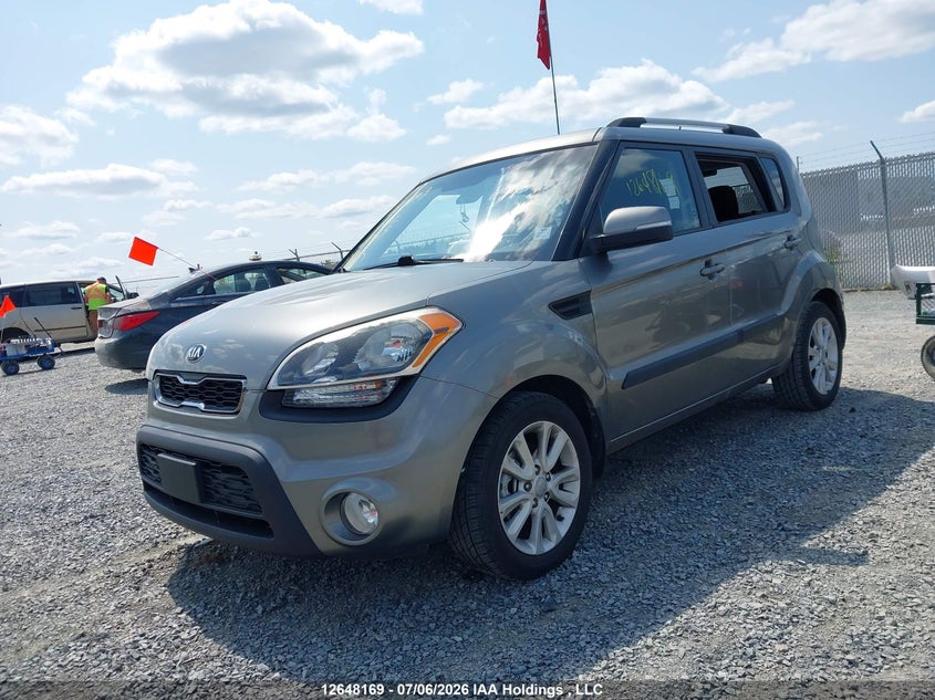 2013 Kia Soul, Левый бок, IAAI, VIN KNDJT2A66D7638969 — фото 2