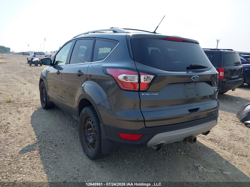 Vin: 1fmcu9j96hud80013, lot: 3050520, ford escape titanium 20173