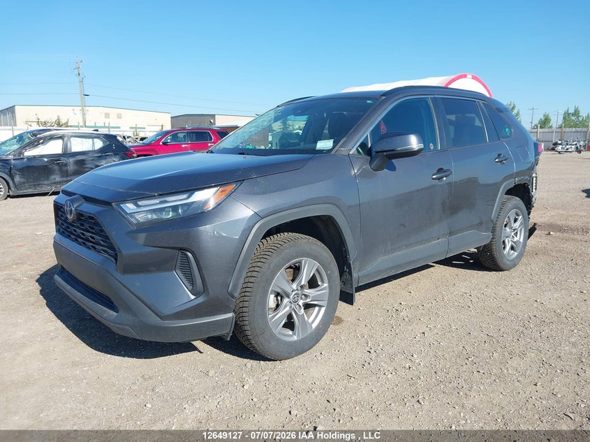 2022 Toyota RAV 4, Удар ззаду, IAAI, VIN 2T3R1RFV8NC280170 — фото 2