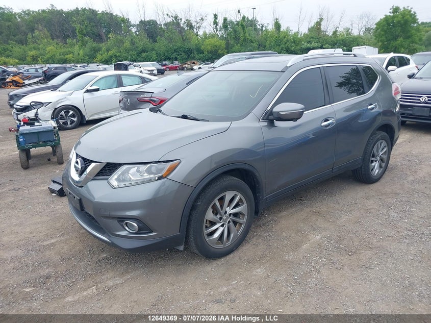 2015 Nissan Rogue, Right Side, IAAI, VIN 5N1AT2MVXFC805469 — photo 2