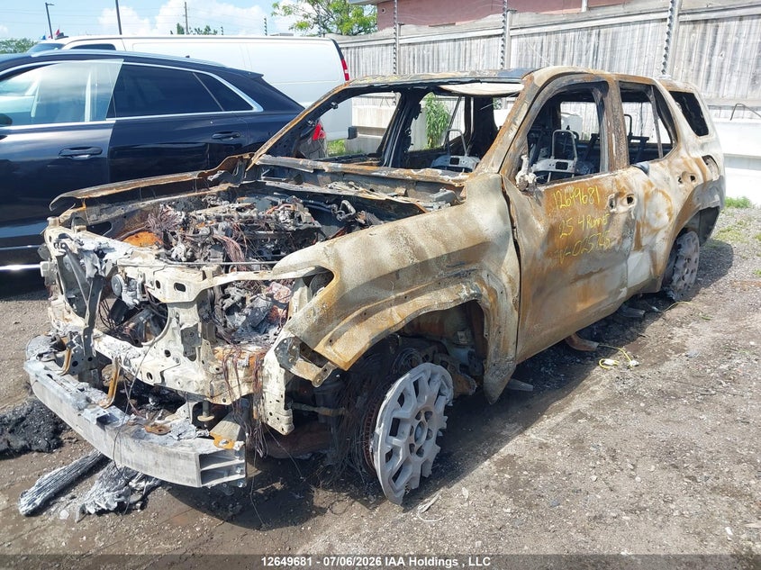2025 Toyota 4Runner, Total Burn, IAAI, VIN JTEVB5BR4S5025705 — photo 2