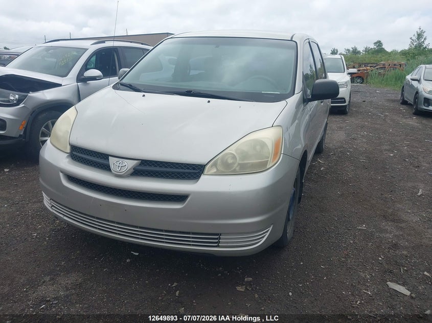 2005 Toyota Sienna, Right Side, IAAI, VIN 5TDZA29C95S328258 — photo 2