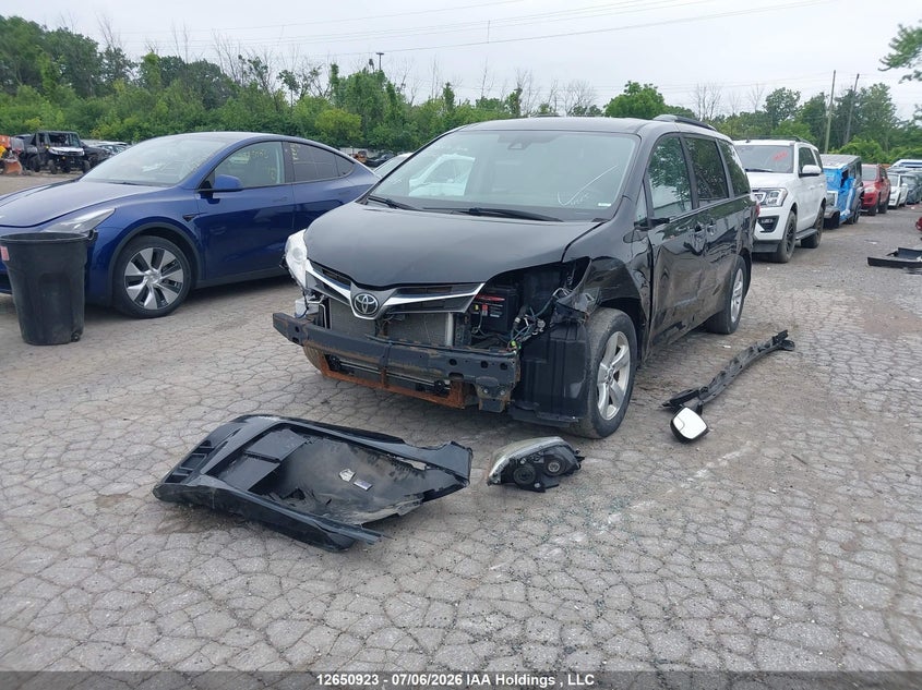 2019 Toyota Sienna Le 8-Passenger, Удар спереди, IAAI, VIN 5TDKZ3DCXKS015626 — фото 2