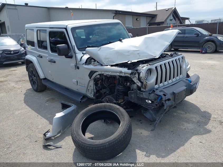 2023 Jeep Wrangler Sahara 4Xe, Удар спереди, IAAI, VIN 1C4JJXP66PW604065