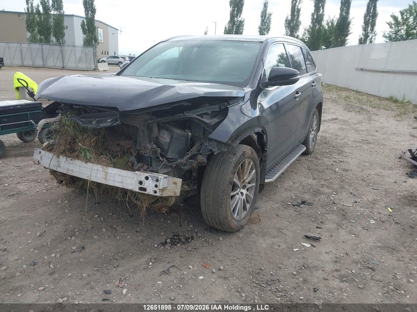 2015 Toyota Highlander, Front, IAAI, VIN 5TDJKRFH7FS182852 — photo 2