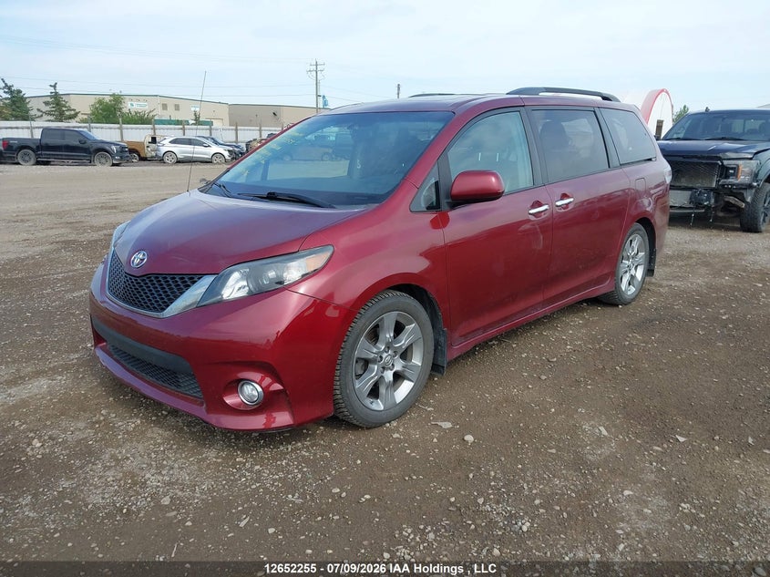 2013 Toyota Sienna, Удар ззаду, IAAI, VIN 5TDXK3DC5DS377179 — фото 2