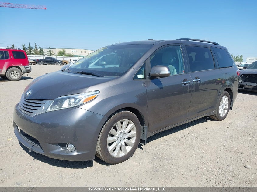 2015 Toyota Sienna, Right Front, IAAI, VIN 5TDYK3DC0FS599457 — photo 2