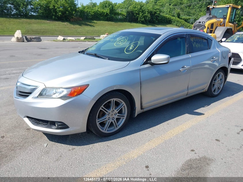 2013 Acura ILX, Rear, IAAI, VIN 19VDE1F75DE401076 — photo 2