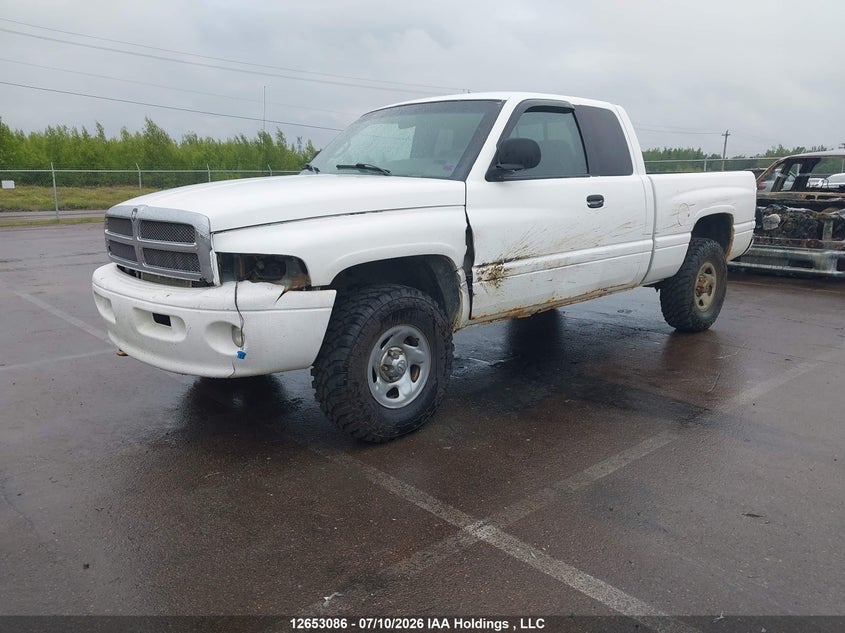 1999 Dodge RAM, Front, IAAI, VIN 3B7HF13Y1XM590712 — photo 2