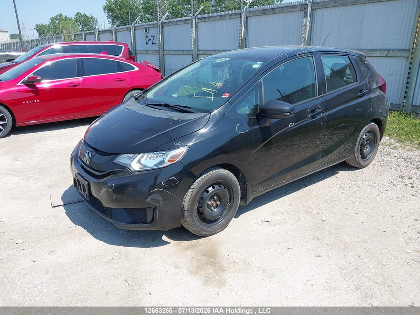2015 Honda Fit Lx, Лобовое стекло, IAAI, VIN 3HGGK5H58FM102630 — фото 2
