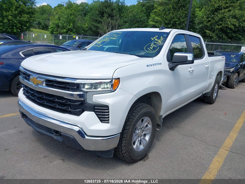 2026 Chevrolet Silverado, Right Side, IAAI, VIN 3GCUKDED2TG169869 — photo 2