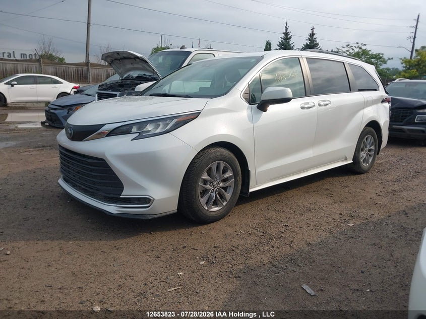 2022 Toyota Sienna, Удар ззаду, IAAI, VIN 5TDGRKEC5NS110629 — фото 2