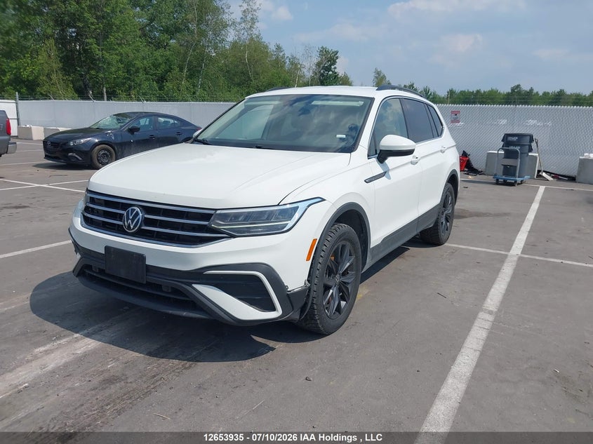2024 Volkswagen Tiguan Se/Wolfsburg, Right Side, IAAI, VIN 3VV2B7AX4RM124470 — photo 2