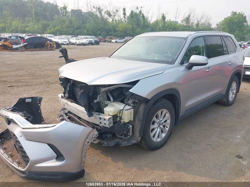 2025 Toyota Highlander, Front, IAAI, VIN 5TDACAB56SS042084 — photo 2
