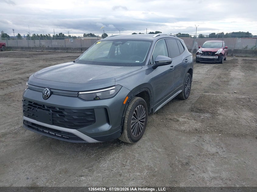 2026 Volkswagen Tiguan Se, Right Side, IAAI, VIN 3VVER7RMXTM110437 — photo 2