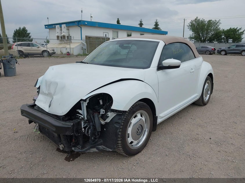 2018 Volkswagen Beetle, Front, IAAI, VIN 3VW5DAAT4JM506726 — photo 2