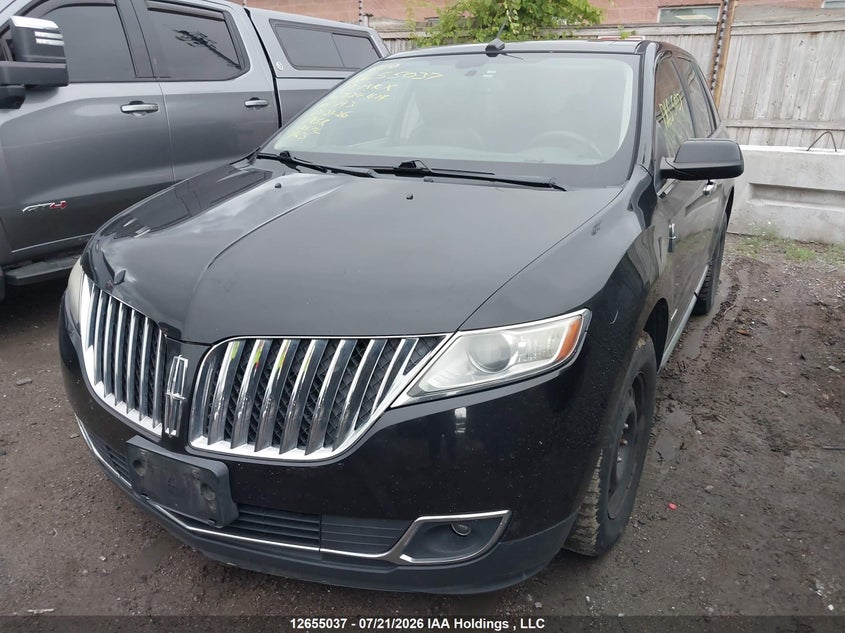 2011 Lincoln MKX, Right Front, IAAI, VIN 2LMDJ8JK0BBJ24414 — photo 2