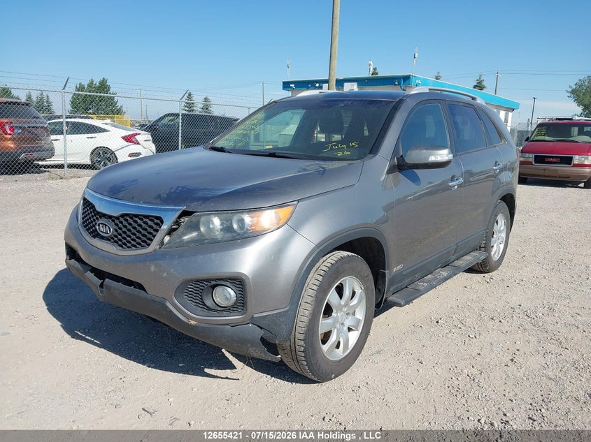 2011 Kia Sorento, Front, IAAI, VIN 5XYKTCA16BG136266 — photo 2