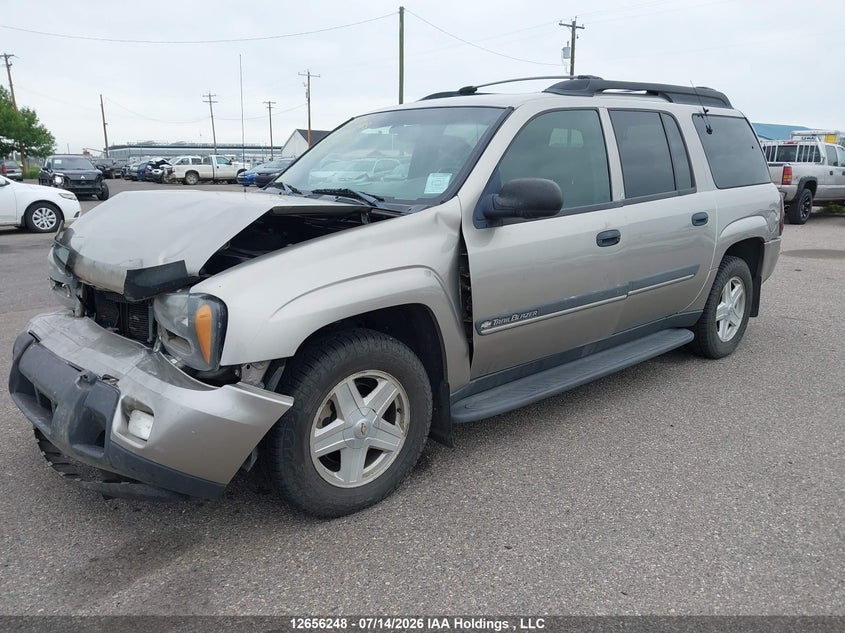2002 Chevrolet TrailBlazer, Front, IAAI, VIN 1GNET16S526123070 — photo 2