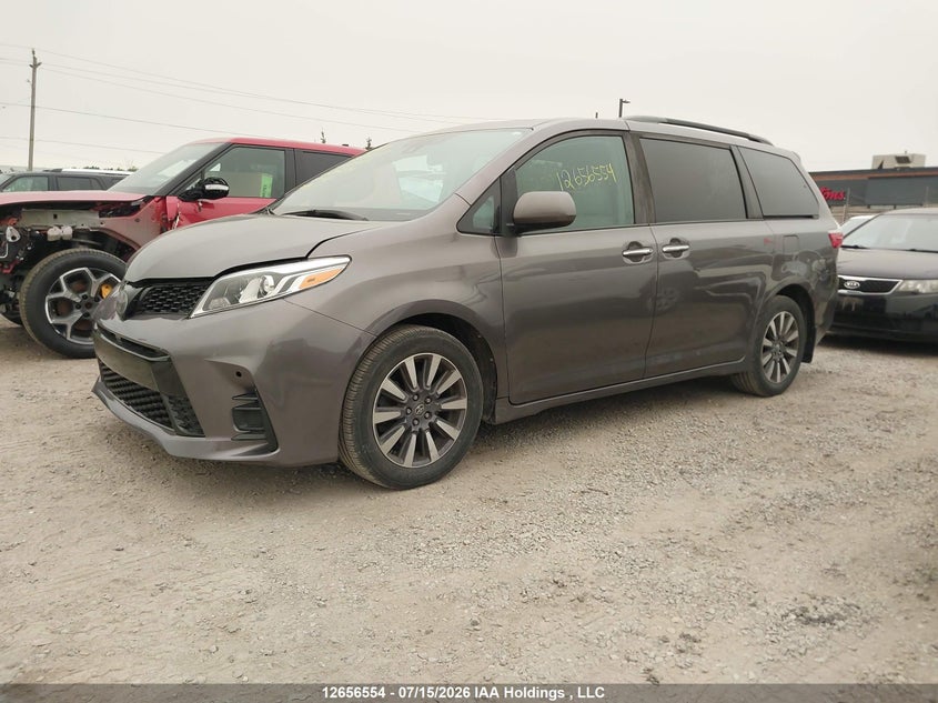 2018 Toyota Sienna, Rear, IAAI, VIN 5TDDZ3DC2JS206139 — photo 2