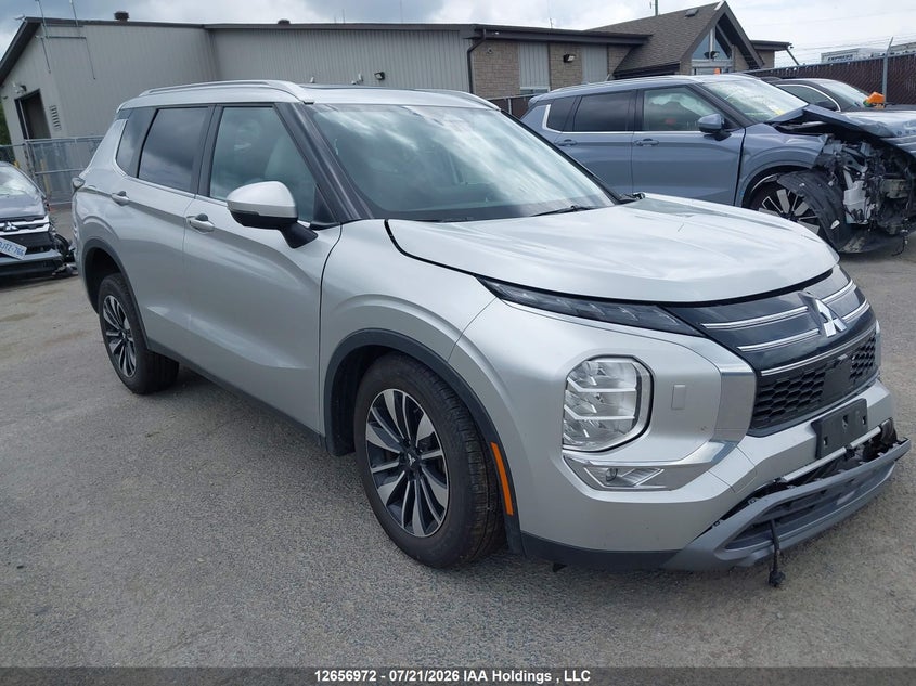 2025 Mitsubishi Outlander, Удар спереди, IAAI, VIN JA4J4VA80SZ623783