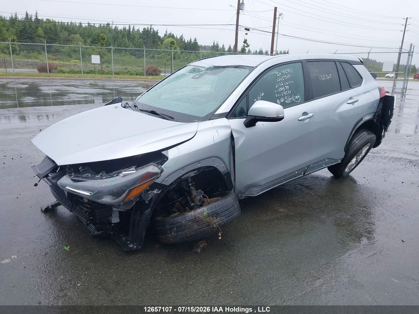 2022 Toyota Corolla Cross Le, All Over, IAAI, VIN 7MUCAABG7NV036577 — photo 2