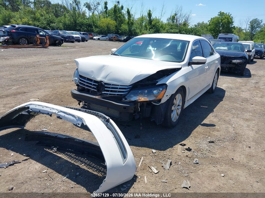 2015 Volkswagen Passat, Удар спереду, IAAI, VIN 1VWAV7A39FC045000 — фото 2