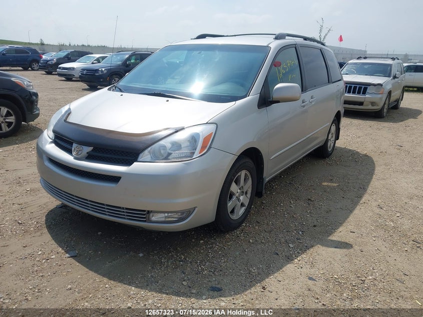 2004 Toyota Sienna, Right Side, IAAI, VIN 5TDZA23C64S006801 — photo 2