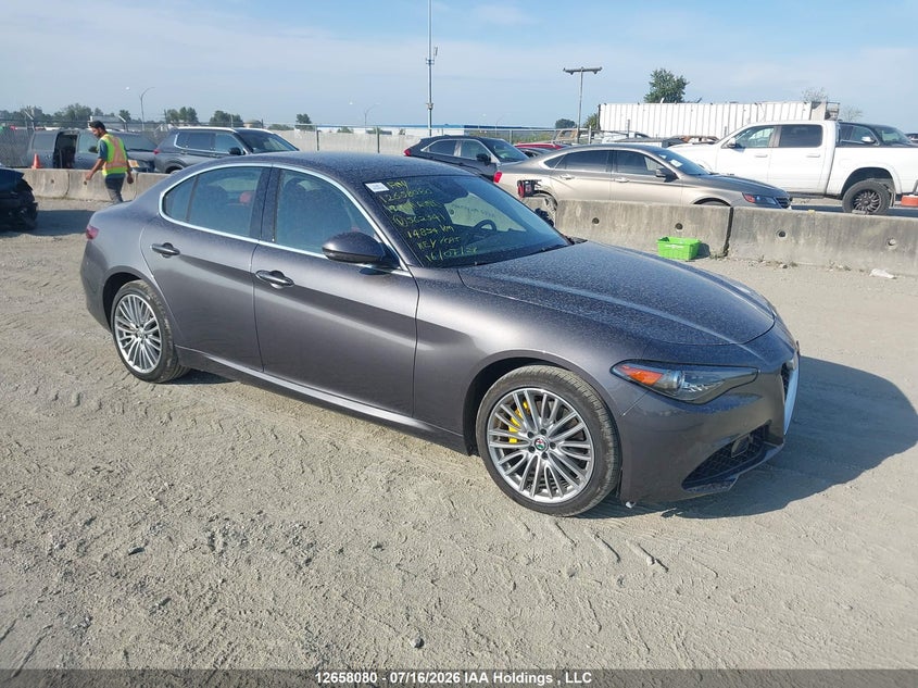 2017 Alfa Romeo Giulia Ti VIN: ZARFAEEN4H7562341 Lot: 12658080