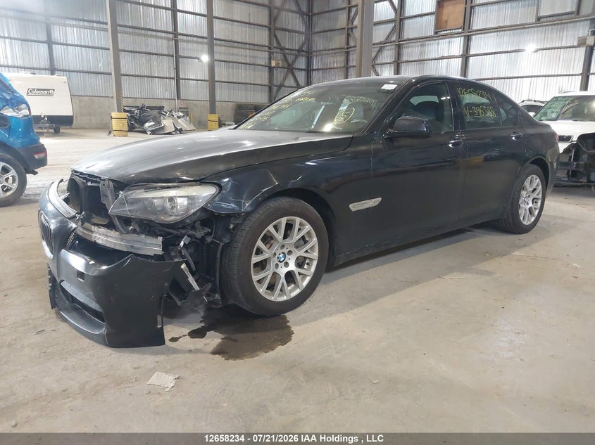 2012 BMW 7er, Left Front, IAAI, VIN WBAKC6C59CC396388 — photo 2