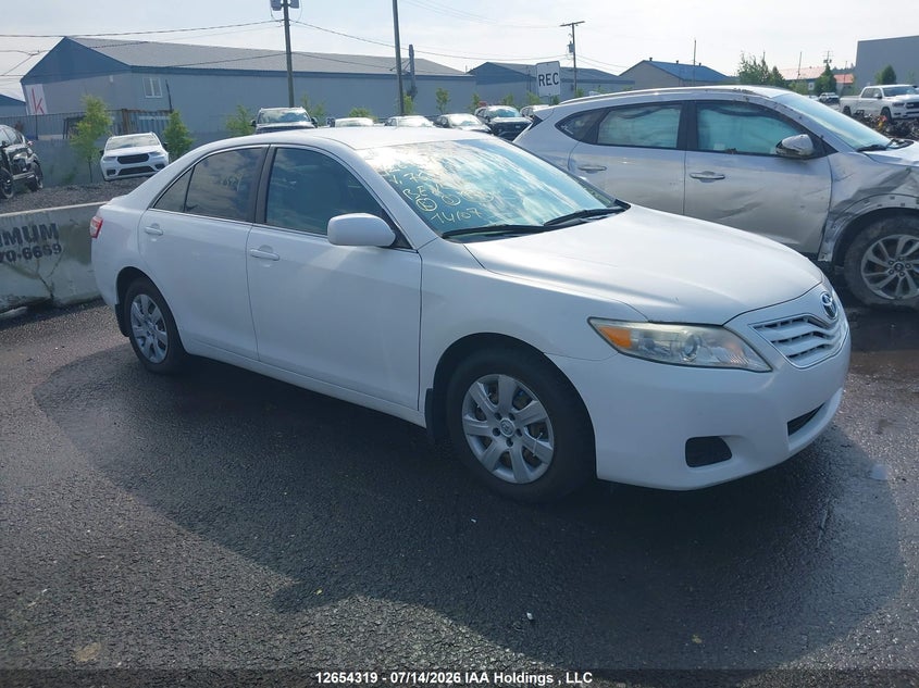 2011 TOYOTA CAMRY LE
