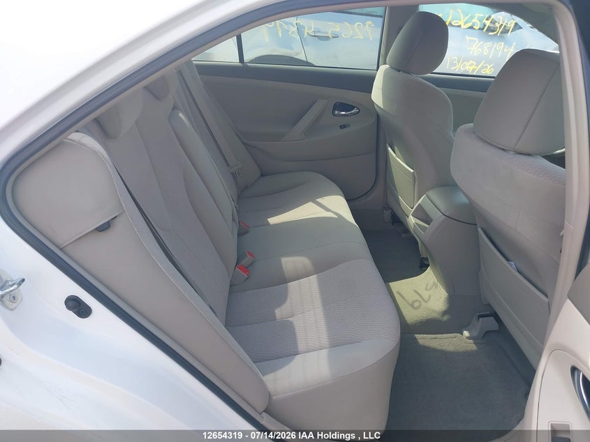 2011 TOYOTA CAMRY LE - zdjęcie 8