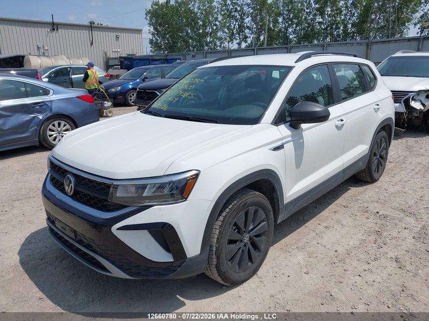 2022 Volkswagen Taos Trendline, Right Side, IAAI, VIN 3VVAX7B20NM074385 — photo 2