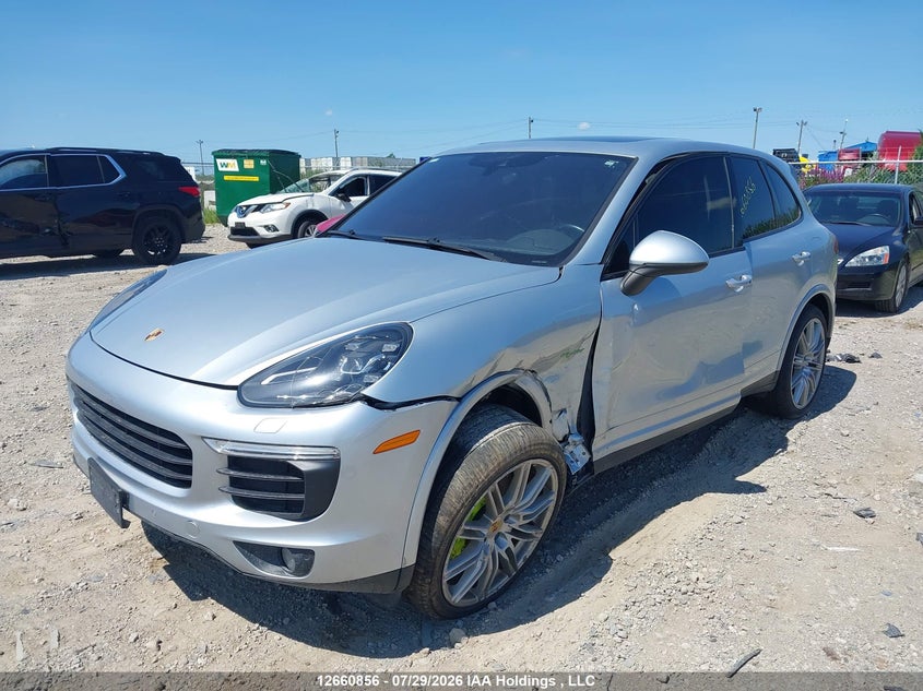 2017 Porsche Cayenne, Удар спереди, IAAI, VIN WP1AE2A26HLA71827 — фото 2