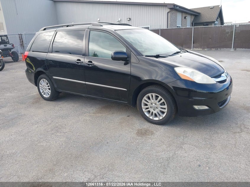 2010 Toyota Sienna, Удар сзади, IAAI, VIN 5TDDK4CC9AS031948