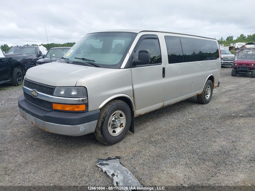 2007 Chevrolet Express, Правый зад, IAAI, VIN 1GAHG39U771174022 — фото 2