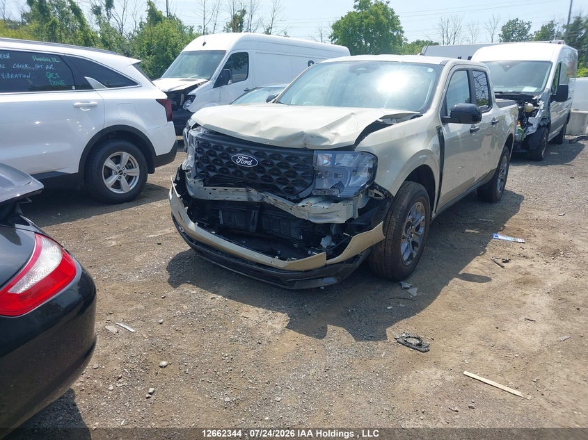2025 Ford Maverick, Front, IAAI, VIN 3FTTW8J38SRB66966 — photo 2