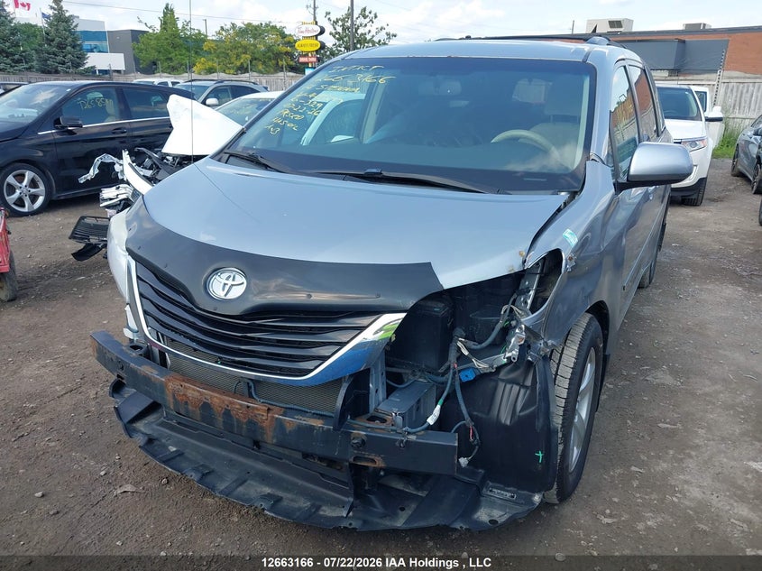 2014 Toyota Sienna, Удар спереди, IAAI, VIN 5TDKK3DC3ES415293 — фото 2