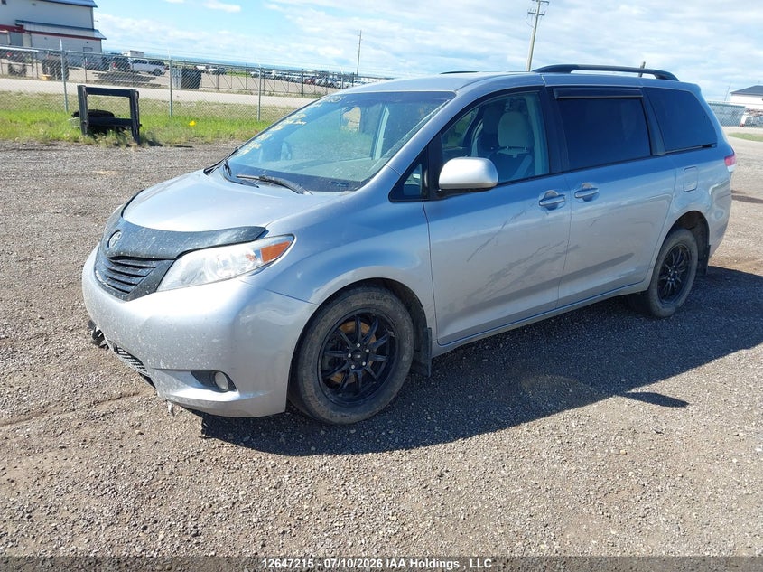 2012 Toyota Sienna, Theft Recovery, IAAI, VIN 5TDJK3DCXCS040530 — photo 2